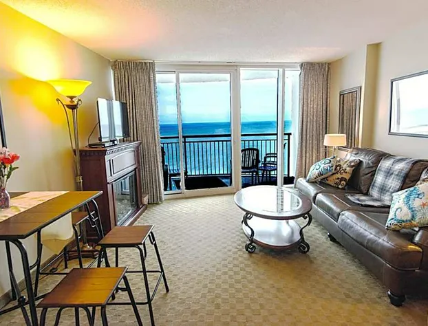 Deluxe Ocean front One Bedroom suite in Sandy Beach Resort hotel detail image 4