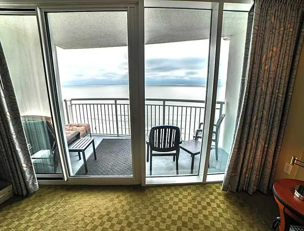 Deluxe Ocean front One Bedroom suite in Sandy Beach Resort hotel detail image 2