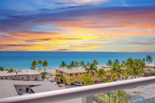 Ocean View Balcony - Rooftop Pool & Hot Tub - Gym hotel detail image 2