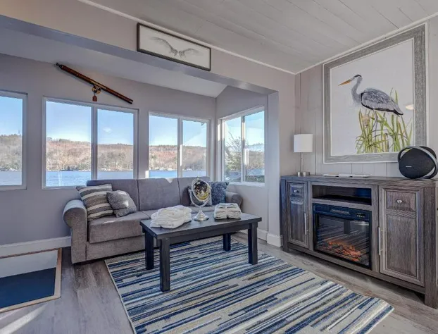 Modern Winnipesaukee Lake Front Retreat Naples hotel detail image 4