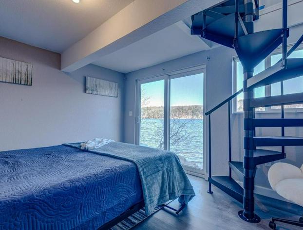 Modern Winnipesaukee Lake Front Retreat Naples hotel detail image 2
