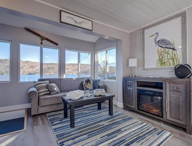 Modern Winnipesaukee Lake Front Retreat Naples hotel detail image 4