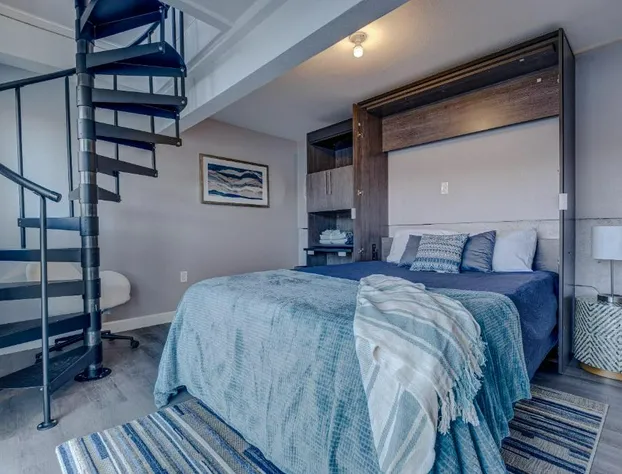 Modern Winnipesaukee Lake Front Retreat Naples hotel detail image 3