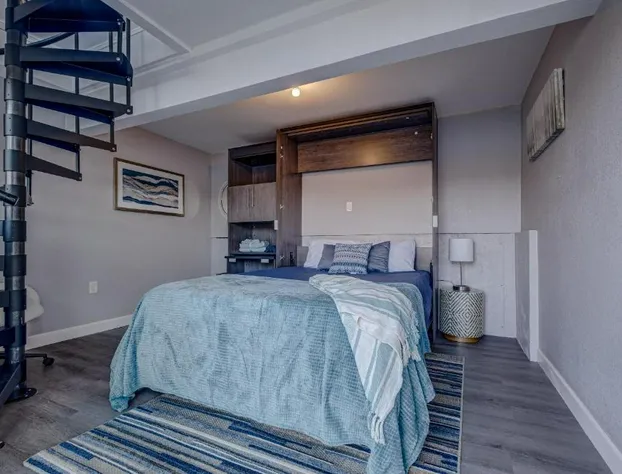 Modern Winnipesaukee Lake Front Retreat Naples hotel detail image 4