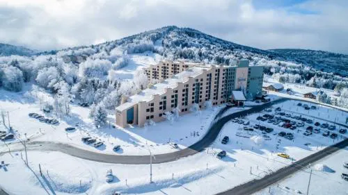 Snowshoe Ski-in & Ski-out at Silvercreek Resort - Family friendly, jacuzzi, hot tub, mountain views hotel hero
