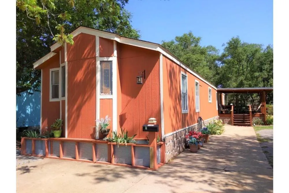 Come On Inn hotel hero