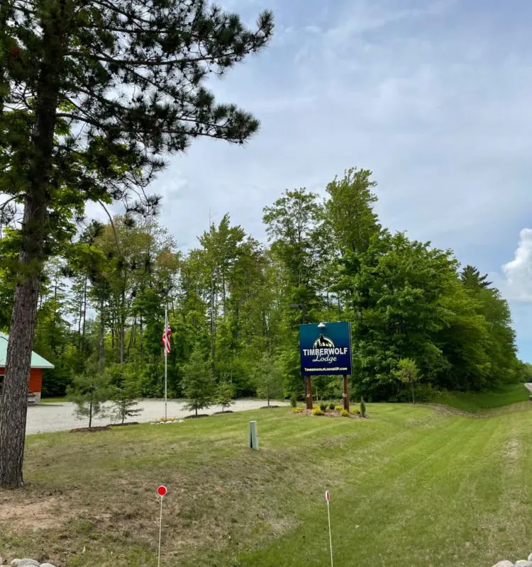 Timberwolf Lodge hotel hero