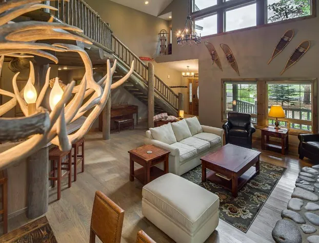 Silver Pine Lodge hotel detail image 3