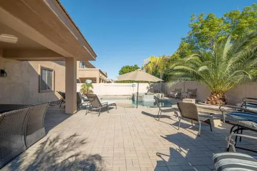 Resort Style Living in a Spacious Avondale Beauty hotel hero