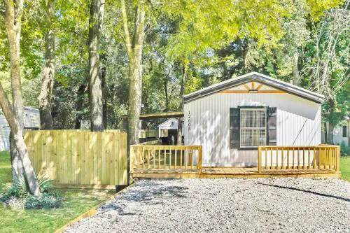 Catch & Release Inn 6 Beds BBQ Fire Pit Heart of Lake Conroe hotel hero