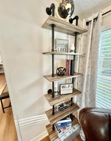 Catch & Release Inn 6 Beds BBQ Fire Pit Heart of Lake Conroe hotel detail image 2