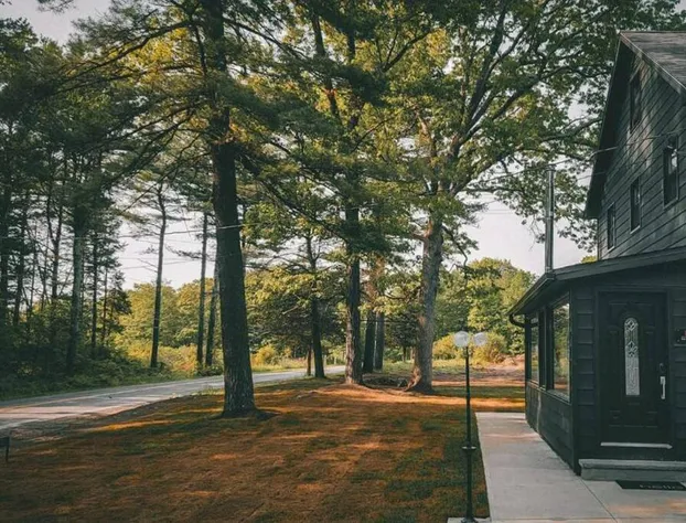Pinewood Lodge - Catskills Windham Mountain Hunter Mountain hotel detail image 1