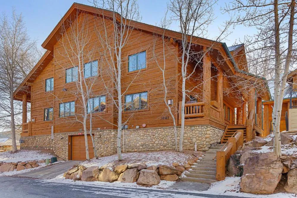 Timberwolf Lodge Unit 11a hotel hero