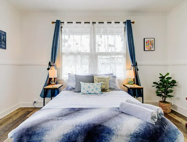 NEW Whaler Inn- Nautical Magic Hilo Downtown hotel detail image 1