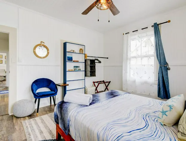 NEW Whaler Inn- Nautical Magic Hilo Downtown hotel detail image 2