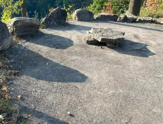 Cozy 4 Bedroom Home Accommodates 10 in Niagara USA hotel detail image 4