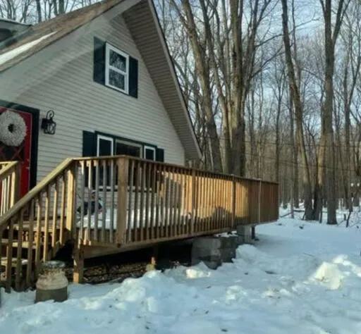 Spacious Rustic Arrowhead Lodge / Pool/Lakes/ski hotel detail image 3
