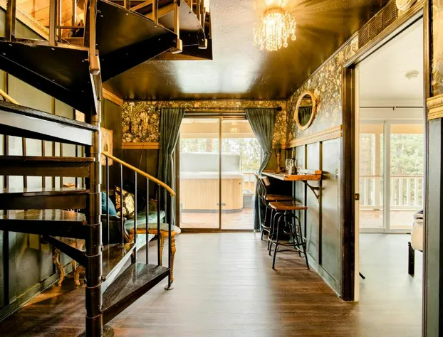 Old Hollywood Lodge-Pets HotTub-Sauna Speakeasy! hotel detail image 3