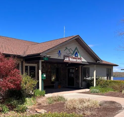 Nature Escape Resort With Large Private Hot Tub Deck, BBQ Grills, at Arrowhead Lake with 3 Pools, 4 Beaches at the Lakes and MORE hotel detail image 1