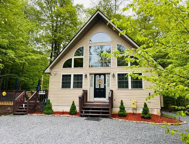 Nature Escape Resort With Large Private Hot Tub Deck, BBQ Grills, at Arrowhead Lake with 3 Pools, 4 Beaches at the Lakes and MORE hotel detail image 2