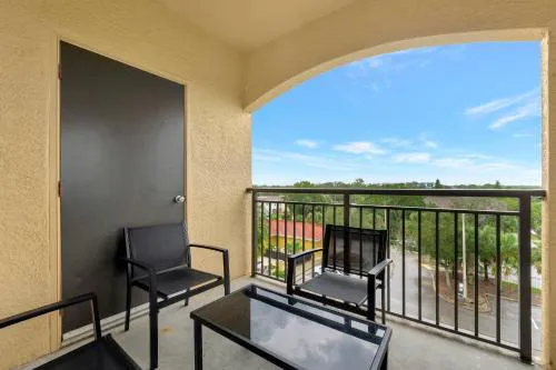 Tropical 3BR Suite 2 resort style pools 5 Mil to Bay Gym Close to Beach hotel detail image 4