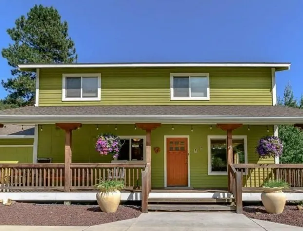 WANDER INN 4 Bedroom 2 Bath 5 Min to Downtown Custom Home hotel detail image 1