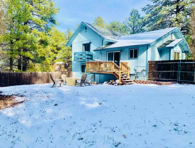 Stay at the Spacious and Stunning Pinecone Lodge! Privacy! Dogs Ok! hotel detail image 3