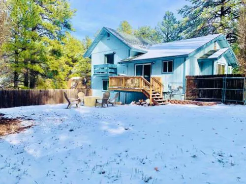 Stay at the Spacious and Stunning Pinecone Lodge! Privacy! Dogs Ok! hotel detail image 4