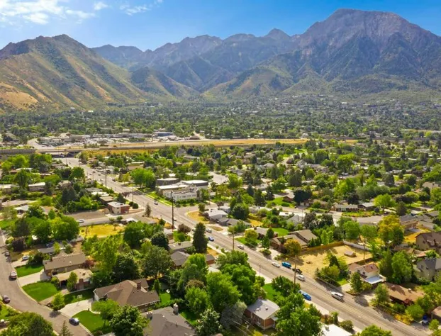 5 Bedroom Perfect Location to see the City and Ski Resorts hotel detail image 1