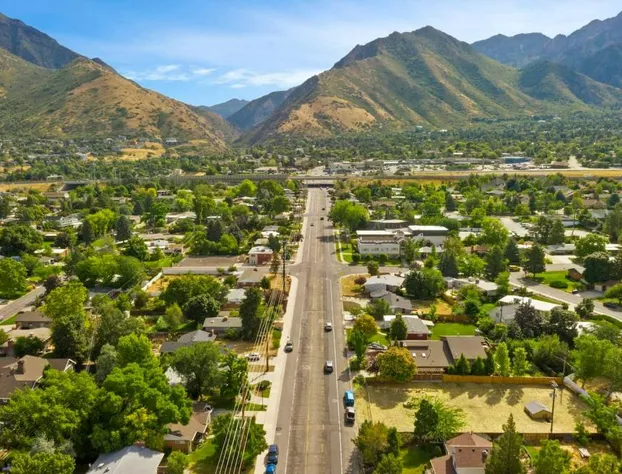 5 Bedroom Perfect Location to see the City and Ski Resorts hotel detail image 2