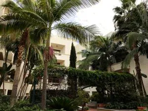 Resort Style amenities walk to UCLA" w Pool & Parking B2 hotel hero