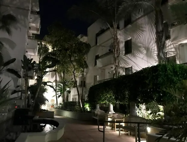 Resort Style amenities walk to UCLA" w Pool & Parking B2 hotel detail image 1