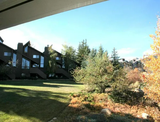 KBM Resorts Bright and Airy 4Bdrm luxury Park City home with gas fireplace easy access RPT-14T hotel detail image 3