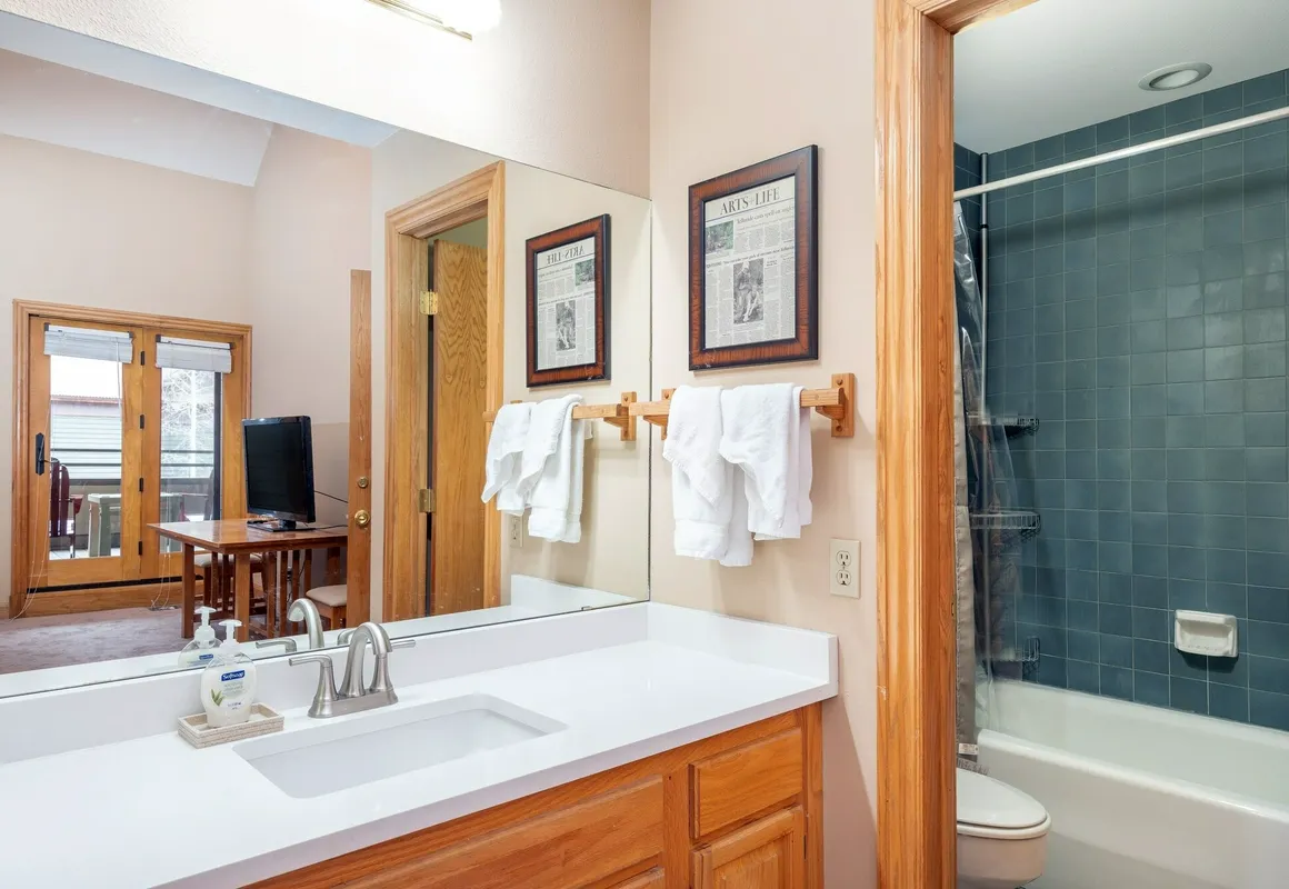 Mahoney Dr - Cimarron Lodge 35 hotel hero