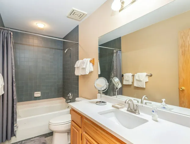 Mahoney Dr - Cimarron Lodge 35 hotel detail image 1