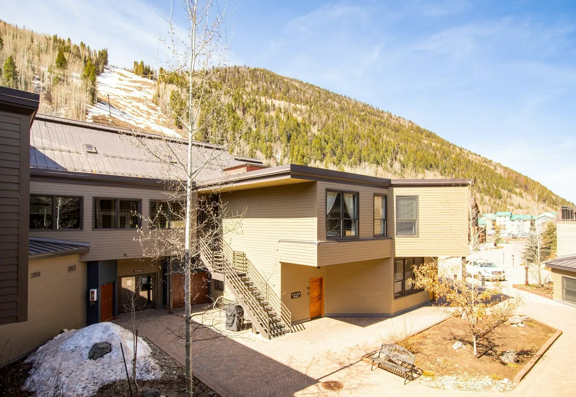 Cimarron Lodge 22 by AvantStay Ski-InSki-Out Property in Complex w Two Hot Tubs Permit12986 hotel hero