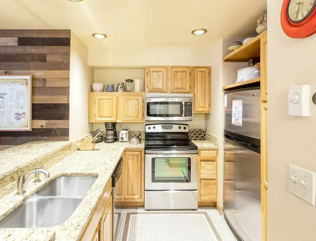 Cimarron Lodge 22 by AvantStay Ski-InSki-Out Property in Complex w Two Hot Tubs Permit12986 hotel detail image 2