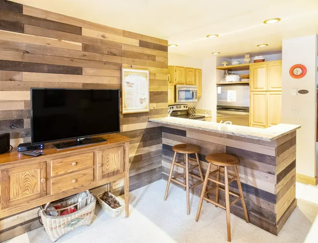 Cimarron Lodge 22 by AvantStay Ski-InSki-Out Property in Complex w Two Hot Tubs Permit12986 hotel detail image 3