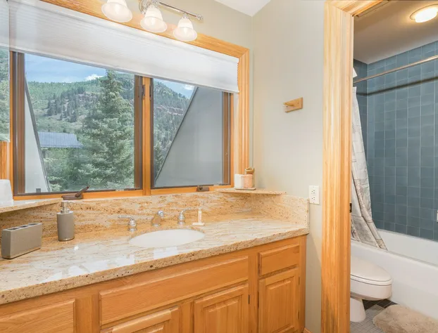 Cimarron Lodge 33 condo hotel detail image 2