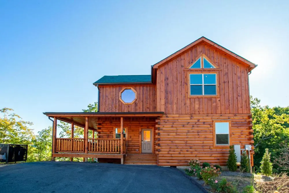 Huckleberry Lodge Indoor Pool Hot Tub Game Room hotel hero