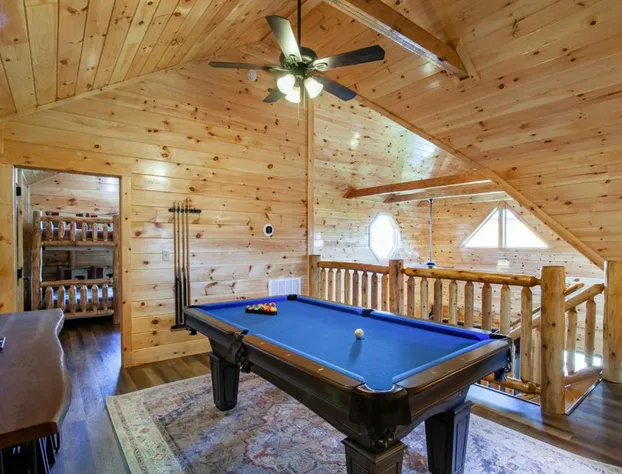 Huckleberry Lodge Indoor Pool Hot Tub Game Room hotel detail image 2