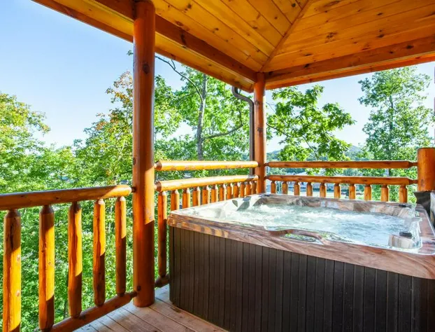 Huckleberry Lodge Indoor Pool Hot Tub Game Room hotel detail image 3