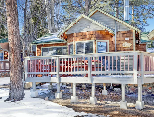 Shore Acres Lodge #452 hotel detail image 1