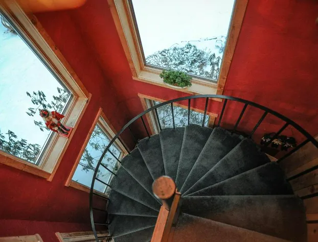 Mink Hollow Lodge hotel detail image 1