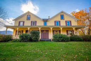 *** Your Own Inn*** hotel hero