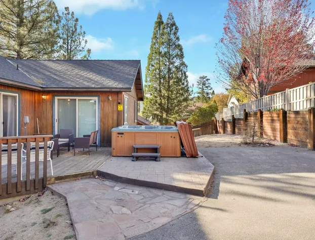 1953-River Rock Lodge home hotel detail image 3