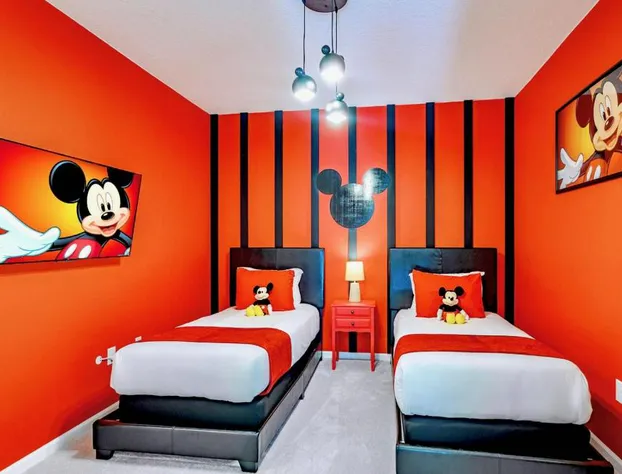 8BR Resort Home with Games Room and BBQ hotel detail image 4