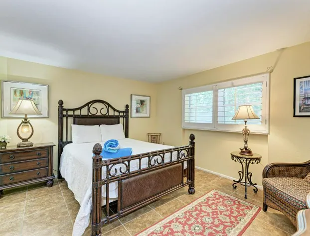 Sea Grape Inn 4- BEACHFRONT Property hotel detail image 2