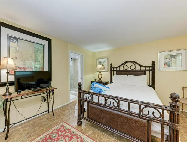 Sea Grape Inn 4- BEACHFRONT Property hotel detail image 3