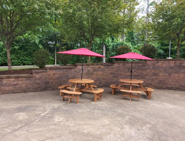 La Quinta Inn & Suites by Wyndham Lake George hotel detail image 3